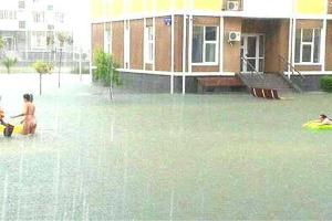 На Сочи надвигается мощный шторм с ливнями и смерчами