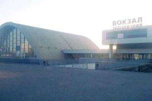 Железнодорожный вокзал Луганска абсолютно пустой