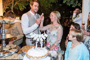 Звезда сериала "Беверли-Хиллз" в третий раз вышла замуж