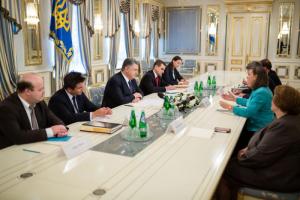 Порошенко обсудил с Викторией Нуланд ход выполнения Минских договоренностей