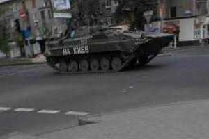 Горловские боевики проводят танковые маневры с обстрелами 