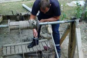Двое жителей Хмельниччины погибли при копании колодца
