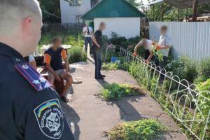 На приусадебном участке черниговца милиционеры обнаружили крупную плантацию мака