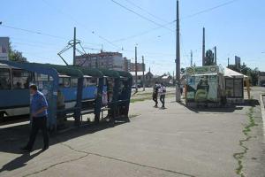В Николаеве возле автобусной остановки нашли подозрительную коробку