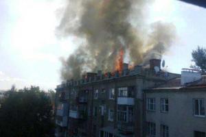 Жилой дом пылает в центре Харькова