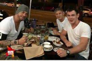 Российский полицейский задержал грабителя вместе с Микки Рурком