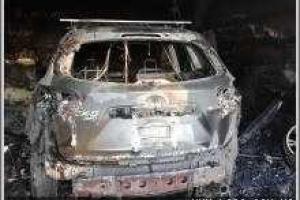 В Станице Луганской в результате обстрелов сгорел гараж и машина