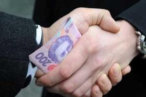На Харьковщине госслужащего уволили за взятку в прошлом