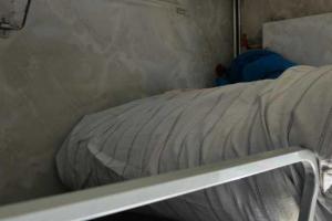 Пассажиров поездов просят нюхать "грязное" белье