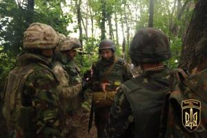 Возле Донецкого аэропорта всю ночь шел бой между бойцами «Карпатской Сечи» и террористами