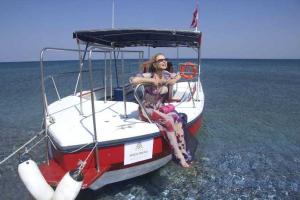 Лена Ленина бросила в воду своего жениха