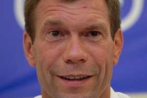 В Крыму у Царева угнали бронированный внедорожник