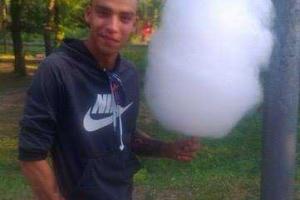 Шок! Боевик "ДНР" устроил фотосессию с утопленником (18+)