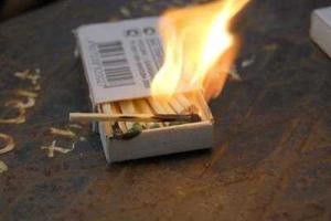 В Нововодолажском районе 2-летняя девочка получила страшные ожоги