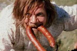 Санкции в действии: в Москве неизвестные в масках отобрали у курьера ресторана еду