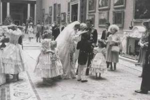 В сети появились неизвестные свадебные снимки принцессы Дианы