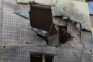 В Донецке снаряды попали в жилые дома 