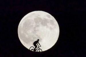 Над Землей взошла "Супер Луна"