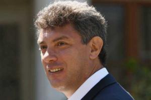 В Немцова могли стрелять из разных пистолетов, - источник