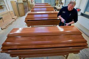 Проблема ожирения в Шотландии: толстые покойники не влезают в печи крематориев