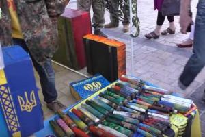 В Киеве устроили распродажу «сувениров» из АТО, которыми убивали