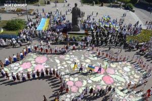 На годовщину Независимости в Житомире создали "живую" карту Украины