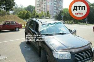 В Киеве из-за жары водитель Subaru потерял сознание