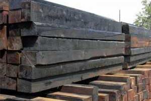 В Луганске украли железнодорожные шпалы