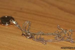 В Мариуполе грабитель срывал с женщин украшения среди бела дня 