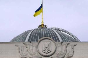 Возле ВР собрались около 500 человек, выступающих против изменений в Конституцию