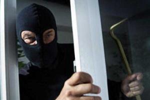 Вор уснул на месте преступления, пытаясь найти записи с видеокамер