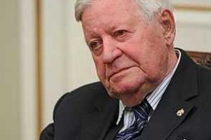 Бывший канцлер ФРГ попал в больницу из-за обезвоживания