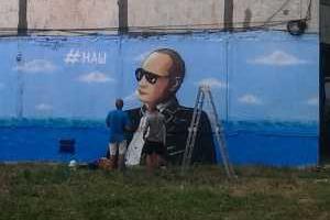 Культ личности: Крым покрылся Путиным