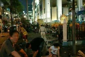 Момент взрыва бомбы в центре Бангкока засняла камера