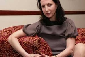 Безденежье вынуждает Алику Смехову сдавать квартиру