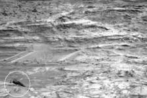 «Охотники за НЛО» нашли на фото с Марса следы крушения космического корабля