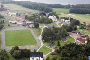 Норвежский заключенный сбежал из самой комфортной тюрьмы в мире на доске для серфинга