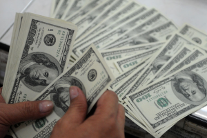 С начала года украинцы сдали в банки более $1 млрд 