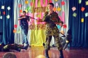 Учебники завезут из России, а вот куда делись парты, в «ДНР» не знают