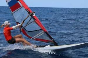 В открытом море под Мариуполем спасли любительницу виндсерфинга