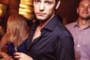 Топ-менеджер «Мерседеса» погиб, упав в ночном клубе