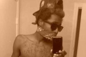 Американец случайно застрелился, делая селфи с пистолетом