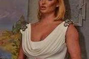 Волочкова сверкнула черными трусами