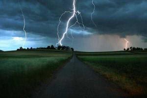 Любовь помогла паре калифорнийских подростков выжить при ударе молнии