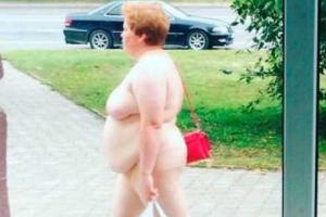 Жителей Хабаровского края шокировала голая женщина, которая гуляла по улице