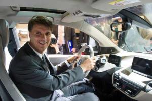 На открытии автосалона во Франкфурте глава BMW Харальд Крюгер упал в обморок