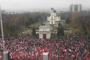 В Кишиневе пикетируют резиденцию президента Молдовы