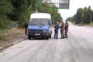 На выезде из Луганска «ополченцы ЛНР» ищут диверсантов 