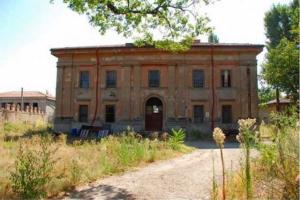 Призрак печальной девушки до смерти пугает жителей Болоньи