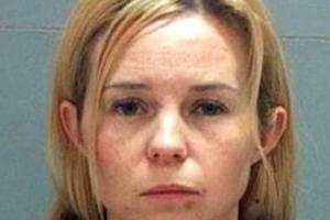 Детектив, которого наняли следить за женщиной, застукал в ее постели своего сына